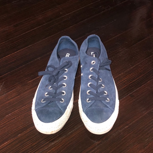 navy blue suede converse